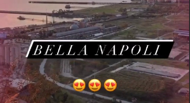 Ghoulam ammira il panorama di Napoli