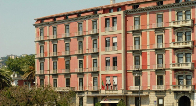 SSC Napoli, la radio ufficiale - Confermata la presenza dell'AZ all'Hotel Britannique di Napoli per il ritiro
