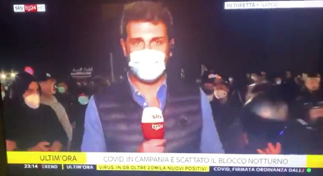 Protesta a Napoli contro De Luca, aggredito il giornalista Sky Paolo Fratter [VIDEO]