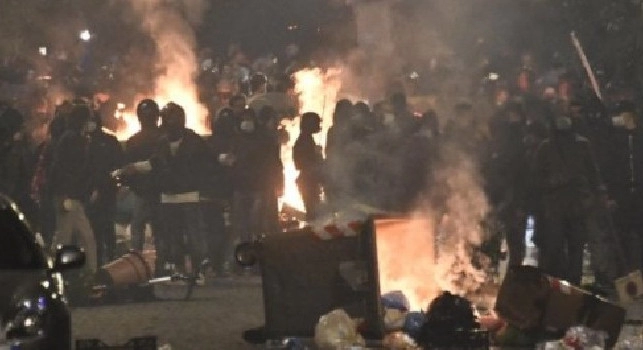 Fanpage - Guerriglia Napoli, dietro gli scontri spuntano ultras, clan storici ed esponenti di estrema destra