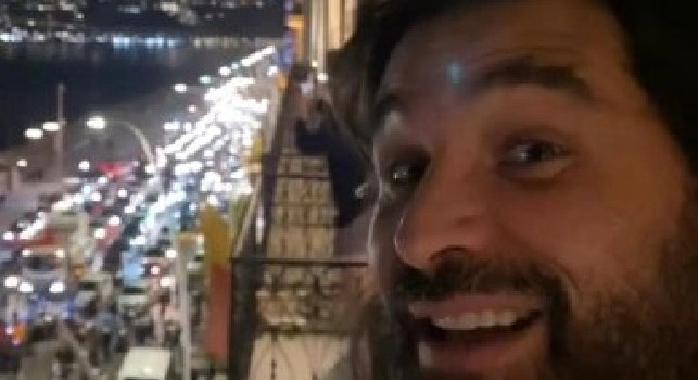 Adani e la protesta sul lungomare di Napoli contro il coprifuoco: Libertà [VIDEO]