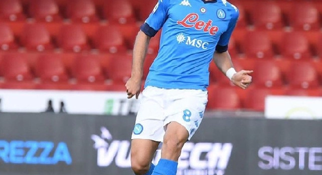 Fabian si complimenta coi compagni dopo la vittoria col Benevento [FOTO]