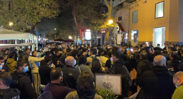 De Luca, vaff...! Notte di protesta al Vomero, corteo di duemila manifestanti pacifici fermato due volte dalla polizia [FOTO]