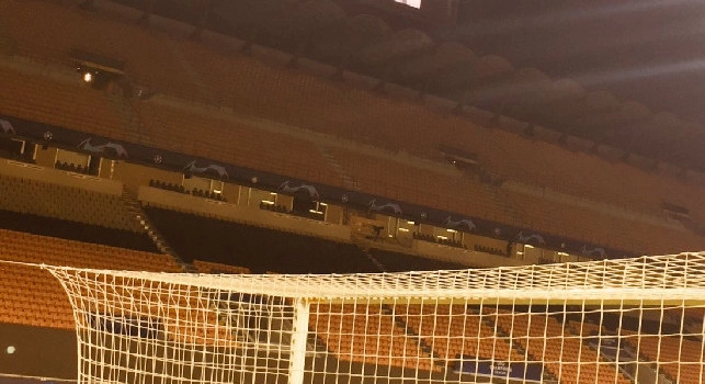 San Siro, dedica a Maradona: sul monitor una sua foto prima di Inter-Real