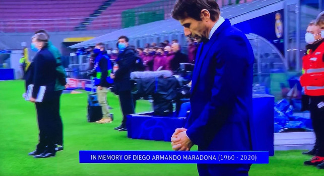 Lutto Maradona, minuto di raccoglimento in Champions League: Conte prega per Diego! [VIDEO]