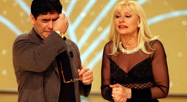 Raffaella Carrà su Maradona: Caro, caro Amico mio soffro tanto e prego, ci hai lasciato troppo presto