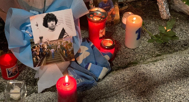 L'amore di Napoli per Maradona: raduno fuori al San Paolo con candele, fiori, cori e striscioni! [VIDEO CN24]