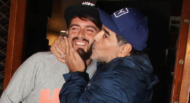Voglio andare da papà a dargli l'ultimo bacio!. Maradona Jr implora i medici, firma e lascia il Cotugno col Covid