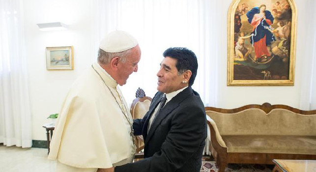 Morte Maradona, Papa Francesco ha inviato un rosario e lettera alla famiglia a Buenos Aires