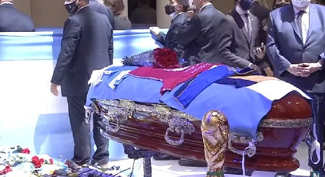Morte Maradona, clamorosa indiscrezione: sarebbe stato ucciso da un cocktail di farmaci!