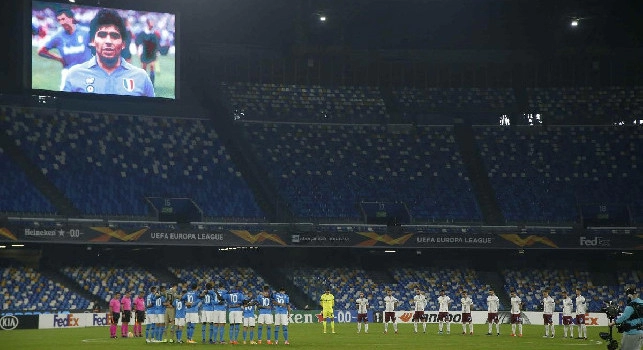 UFFICIALE - Lutto al braccio, spalti virtuali, applauso al 10' e tanto altro: le iniziative del weekend di Serie A in ricordo di Maradona!