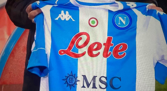 Sky - Napoli-Roma, ecco la maglia versione argentina che gli azzurri indosseranno stasera [FOTO]
