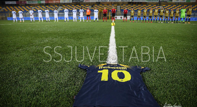 Juve Stabia, l'omaggio a Maradona da brividi prima del derby con la Paganese [FOTO e VIDEO]
