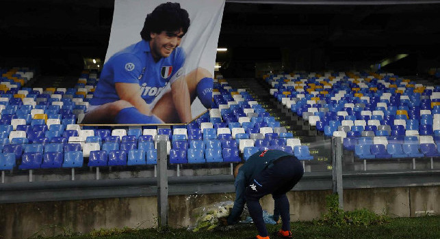 Dall'omaggio a Maradona alla maglietta stile-Argentina per Diego: le emozioni di Napoli-Roma 4-0 [FOTOGALLERY CN24]