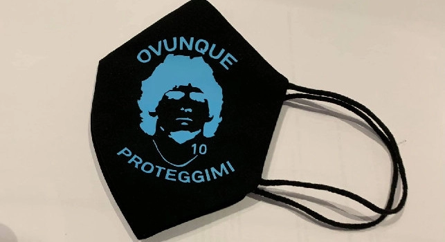 Pisani risponde a Cecchi Paone con una mascherina che ricorda Maradona: Non solo un invito in tribunale, gli ho spedito un regalo unico [FOTO]