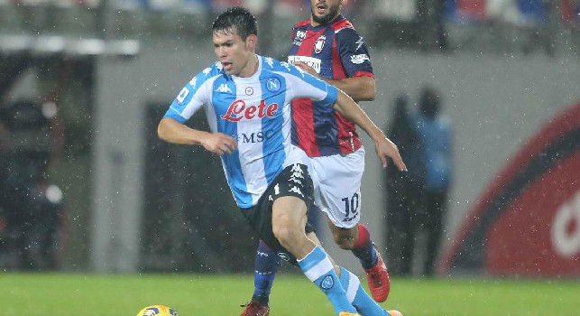 Crotone-Napoli, Lozano si beve Reca che gli crolla addosso e prende il giallo