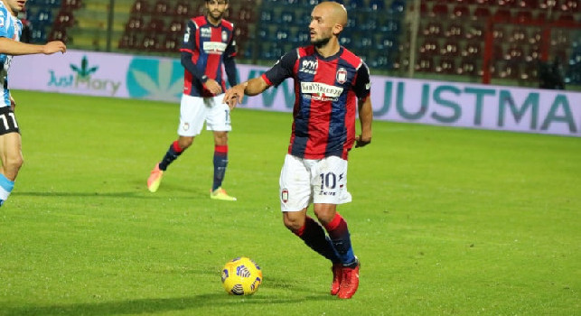 Crotone-Napoli, Stroppa cambia Benali con Vulic! Il calciatore esce dal campo e va dritto negli spogliatoi