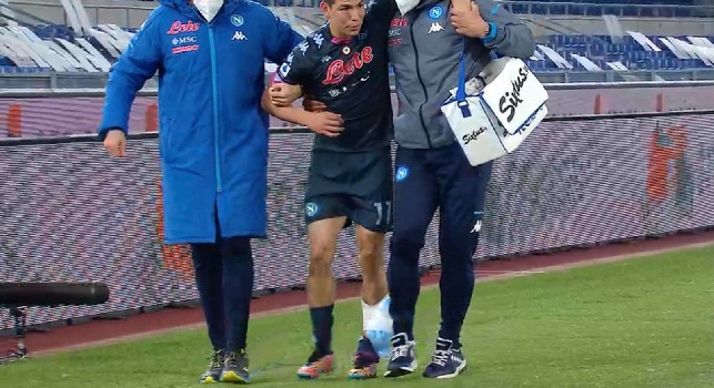 Lozano non ce la fa, accompagnato negli spogliatoi: entra Malcuit