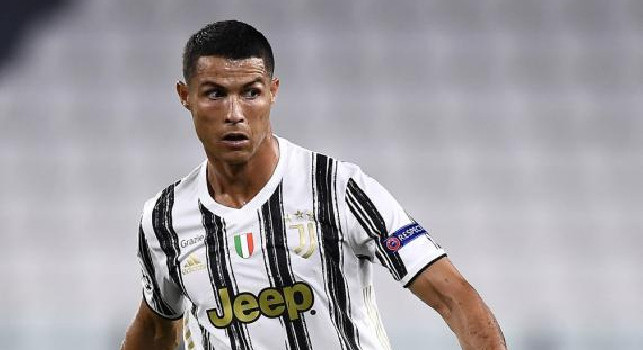 Juventus-Napoli, Cristiano Ronaldo protesta verso Valeri: Di Lorenzo s'è tuffato