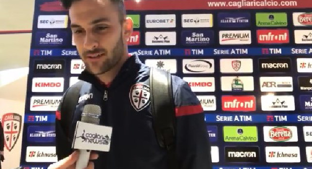 Ingenuità di Lykogiannis: tampona Lozano e viene espulso, Cagliari in 10 uomini