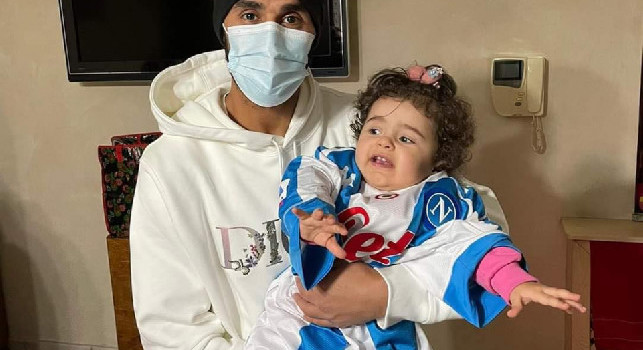 Ghoulam cuore d'oro: l'algerino in visita dalla piccola Rosanna, affetta da una grave malattia neuromuscolare [FOTO]