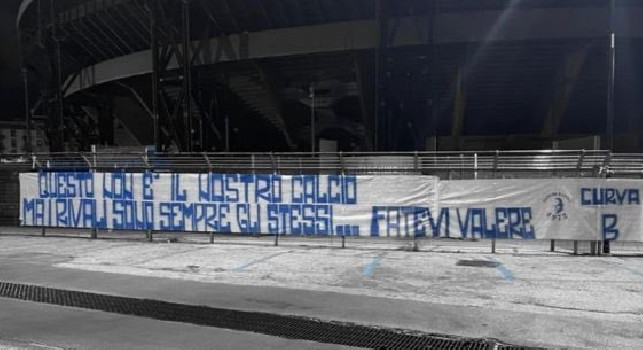 Striscione degli Ultras Napoli ‘72 al Maradona: I rivali sono sempre gli stessi... Fatevi valere [FOTO]