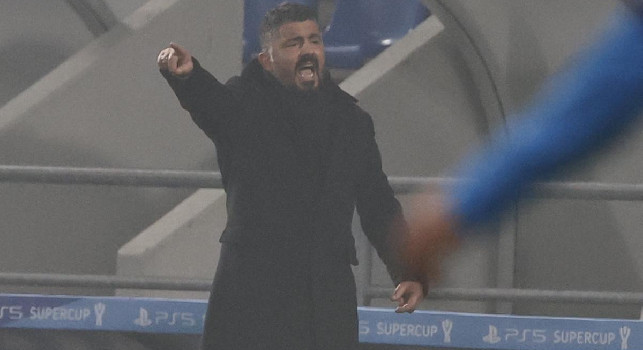 Juventus-Napoli, Gattuso toglie la giacca e sfida il freddo di Reggio Emilia