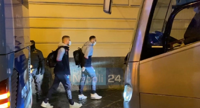 Napoli in ritiro, i tifosi presenti contestano gli azzurri: &ldquo;Cacciate le pa**e, imparate a giocare! Domani dovete vincere&rdquo; [VIDEO CN24]
