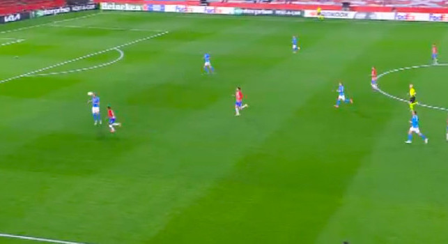 Granada-Napoli, il pallone rallenta in alcune zone del campo: il motivo