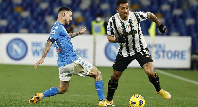 Sky - Juventus, Danilo interrompe anzitempo il riscaldamento e rientra negli spogliatoi. Si scalda Ramsey