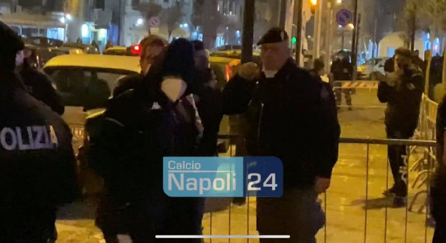 Palazzo Caracciolo, Cioffi il primo ad arrivare in ritiro...in taxi! [FOTO e VIDEO CN24]