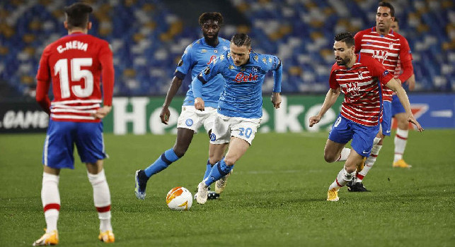 Il commento della SSC Napoli: Zielinski gol bellissimo quanto fulmineo! Dopo il pareggio è solo Napoli, restano generosità ed orgoglio