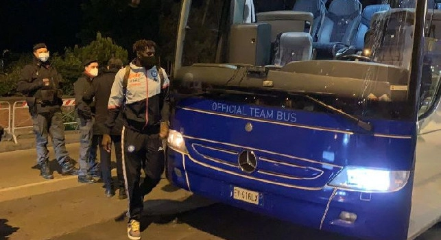 Napoli in ritiro prima del Bologna: la squadra è arrivata all'hotel Britannique [VIDEO]