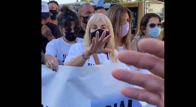 Giustizia per Diego. Marcia in Argentina, ci sono anche Dalma e Giannina [VIDEO]