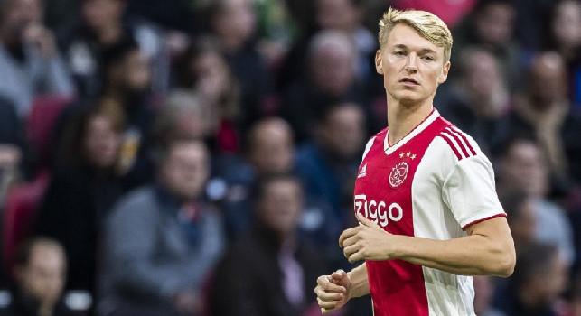 Schuurs-Napoli, CorSport: l'Ajax gli ha appena rinnovato il contratto, definita la valutazione del difensore 21enne