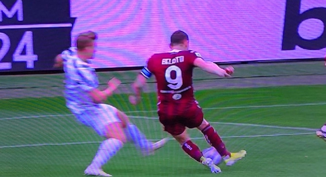 Torino-Juventus: intervento scomposto di De Ligt su Belotti, per fabbri non è rigore [FOTO]