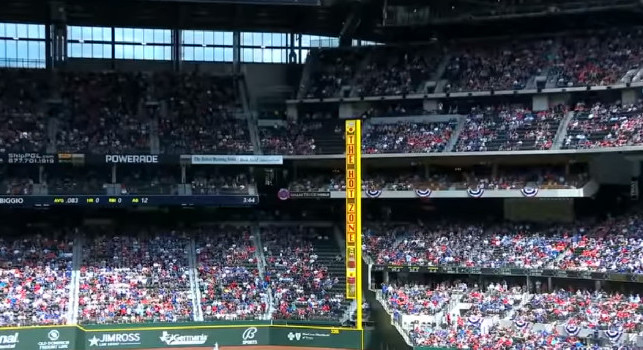 USA - Prima volta con uno stadio pieno, in 40 mila per una partita di baseball [VIDEO]