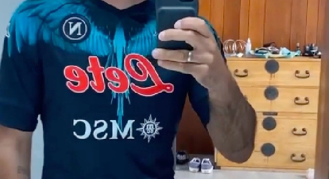 Marcelo Burlon x SSC Napoli, lo stilista su Instagram già indossa il nuovo completino! [VIDEO]