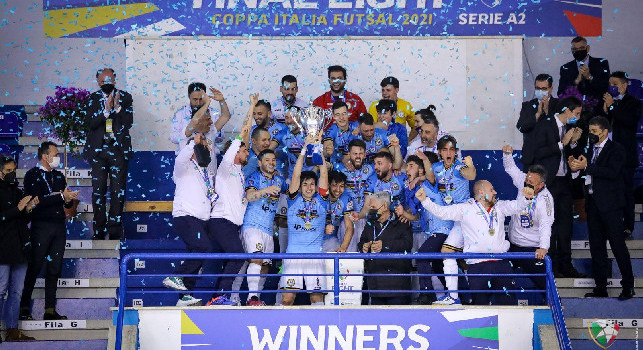 Calcio a 5, double per il Napoli, al PalaSavelli la Coppa Italia di A2 è azzurra: 5-0 all’Olimpus Roma