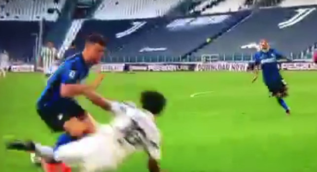 Ma che stai facendo? Vai a rivedere al Var!, Handanovic contro Calvarese per il rigore dubbio alla Juve [VIDEO]