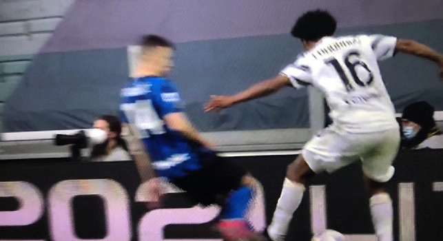 Ziliani: Cuadrado, il primo calciatore al mondo ad avere un rigore per aver dato un calcio al difensore