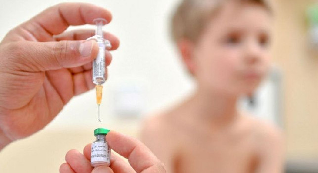 Vaccini a Napoli, via libere alle farmacie: oggi subito a pieno ritmo, tante le adesioni