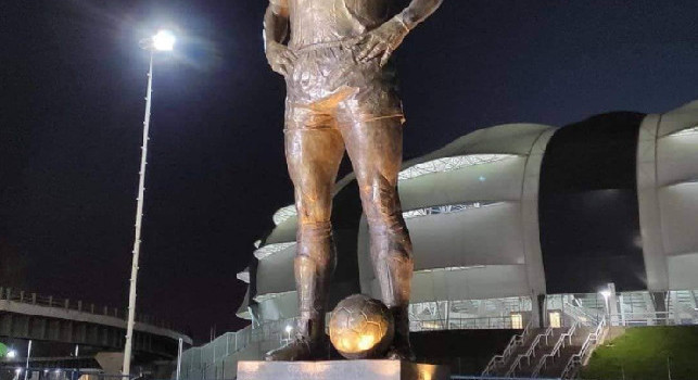 Nuova statua in onore di Maradona inaugurata in Argentina [FOTO]