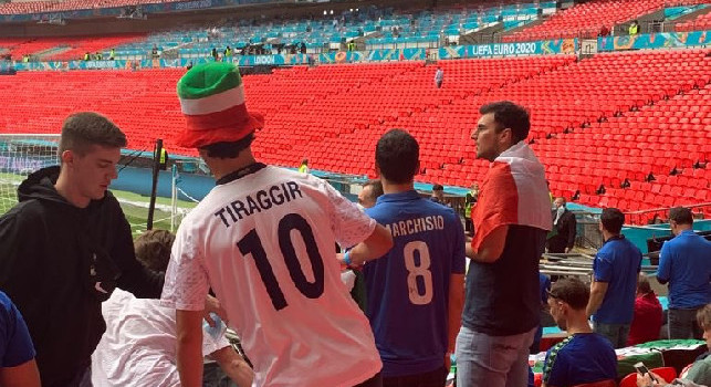 Euro2020 - Finale Inghilterra-Italia, a Wembley è arrivato anche 'Tiraggir' [FOTO]