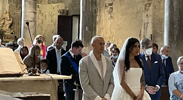 Bernardeschi show al suo matrimonio: sale su una macchina ed arringa la folla! [VIDEO]