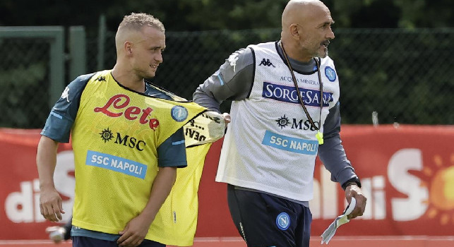 Bravo Lobo! Prima la strigliata sbracciando, poi i complimenti: Spalletti segue da vicino Lobotka