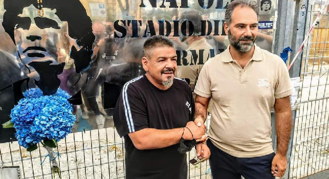 Hugo Maradona e Maresca posano davanti alla foto di Diego, Sandro Ruotolo non ci sta: Giù le mani da quello vero