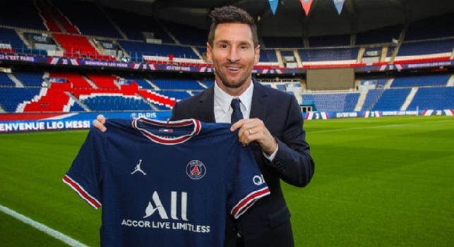 Francia, si finge un calciatore del PSG per tre giorni: scoperto e arrestato un uomo di 28 anni