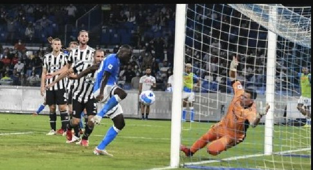 Non ha sbagliato un pallone, il gol lancia il Napoli verso un futuro da sognare, i quotidiani ai piedi di Koulibaly: pagelle pazzesche!