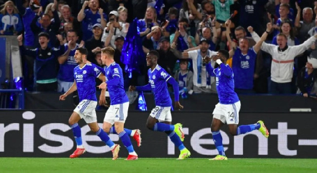 Raddoppio del Leicester! Burns brucia Malcuit e porta i suoi sul doppio vantaggio